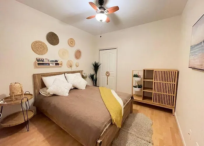 Metrotown Exquisite 1 Bed Room Private Entire Suite With Separated Entrance