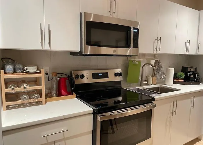 Metrotown Exquisite 1 Bed Room Private Entire Suite With Separated Entrance