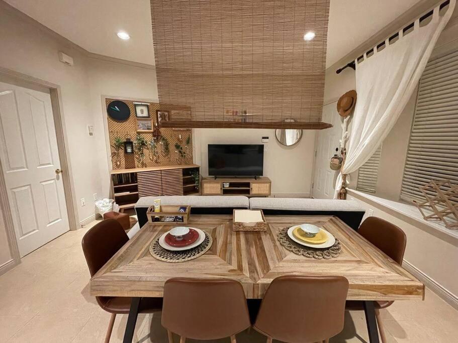 Metrotown Exquisite 1 Bed Private Entire With Separated Entrance Holiday home *