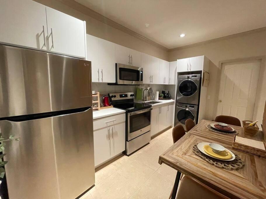Holiday home Metrotown Exquisite 1 Bed Private Entire With Separated Entrance *